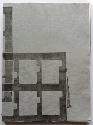 Fragmenten III. Diverse druktechnieken, collage. Franse steek, 96 blz. 39x28,5 cm. Oplage 1 ex. 2021.