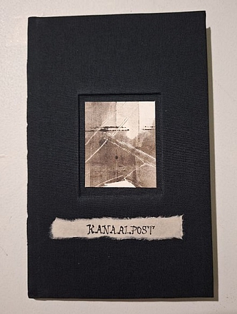 Kanaalpost. 2023-2024. Ets, lino, draaddruk, tekeninkt, handschrift op Simili Japon en Pergamijn. Ingenaaid, hard cover. 29 blz. 24x15,5 cm. 